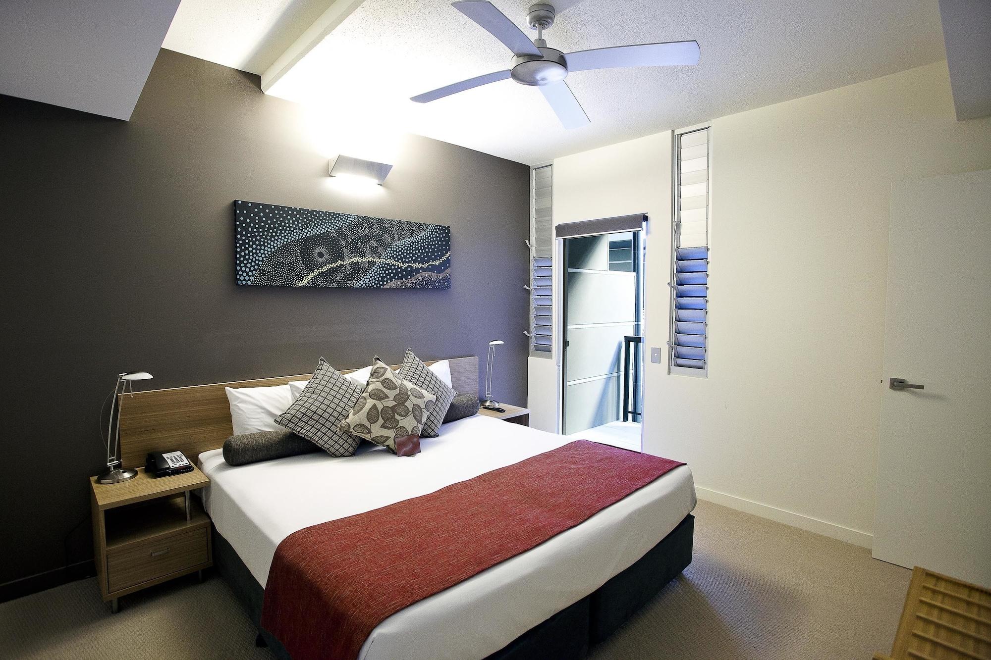 เปปเปอร์ นูซา รีสอร์ตแอนด์วิลลา Hotel นูซาเฮดส์ ภายนอก รูปภาพ A bedroom at the Mantra on the Lake