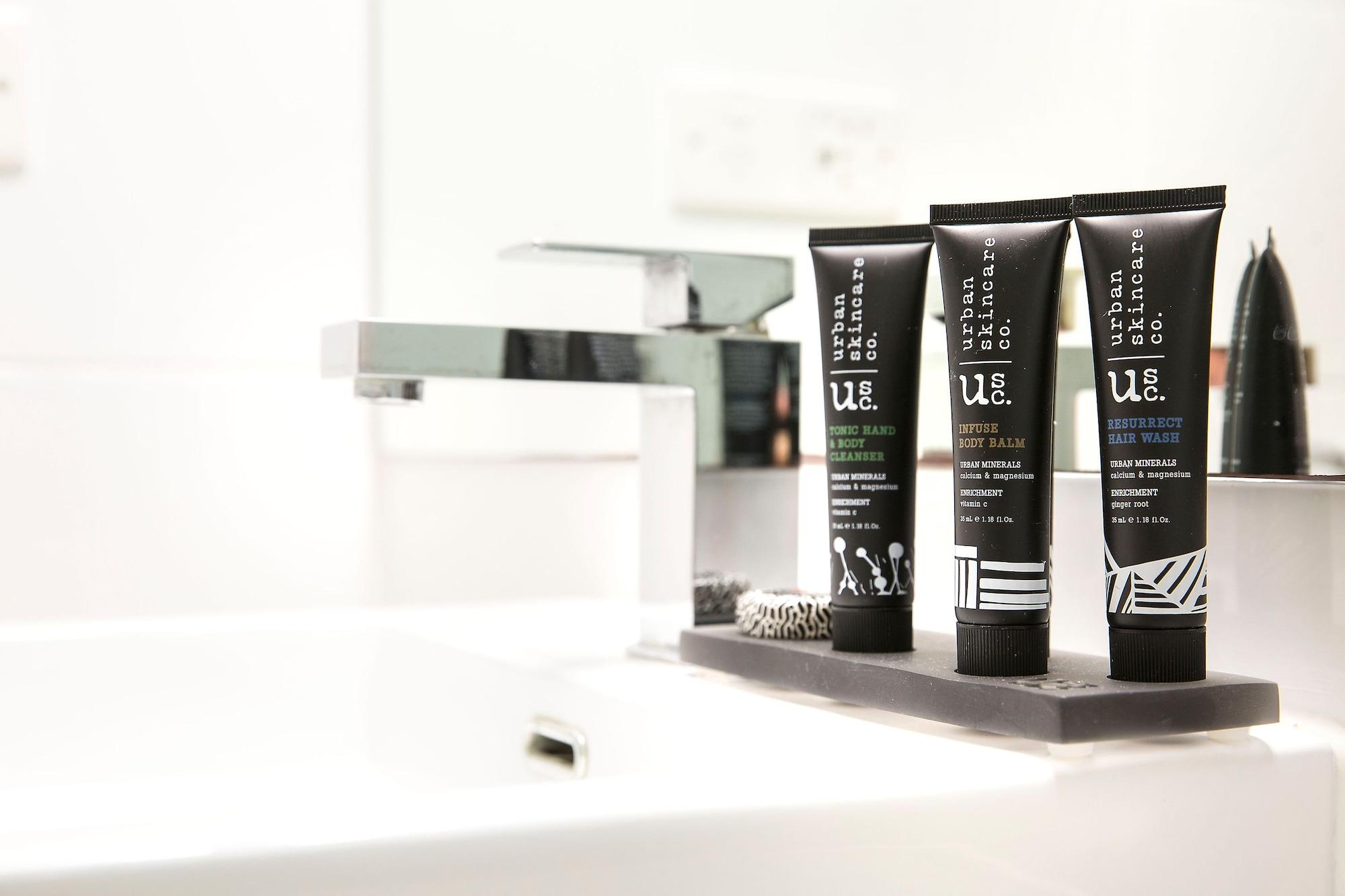 เปปเปอร์ นูซา รีสอร์ตแอนด์วิลลา Hotel นูซาเฮดส์ ภายนอก รูปภาพ A selection of the Urban Retreat products