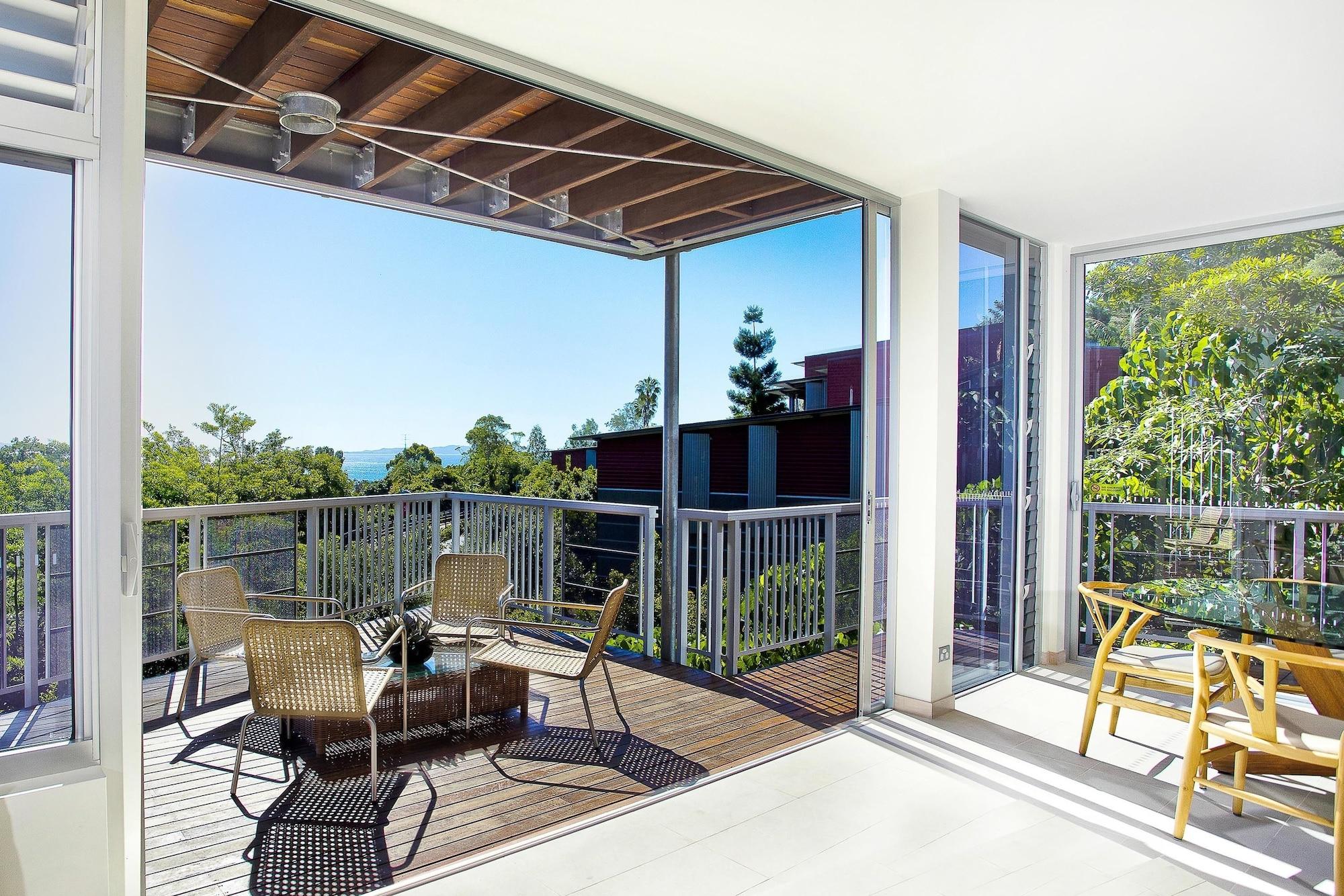 เปปเปอร์ นูซา รีสอร์ตแอนด์วิลลา Hotel นูซาเฮดส์ ภายนอก รูปภาพ A balcony
