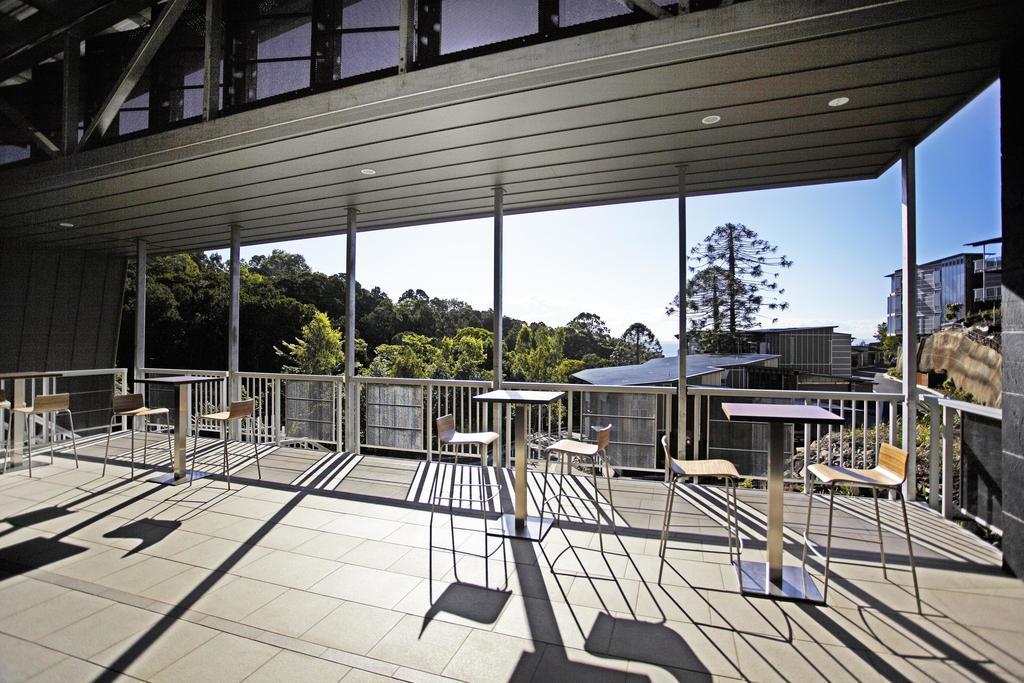 เปปเปอร์ นูซา รีสอร์ตแอนด์วิลลา Hotel นูซาเฮดส์ ภายนอก รูปภาพ The balcony of the library