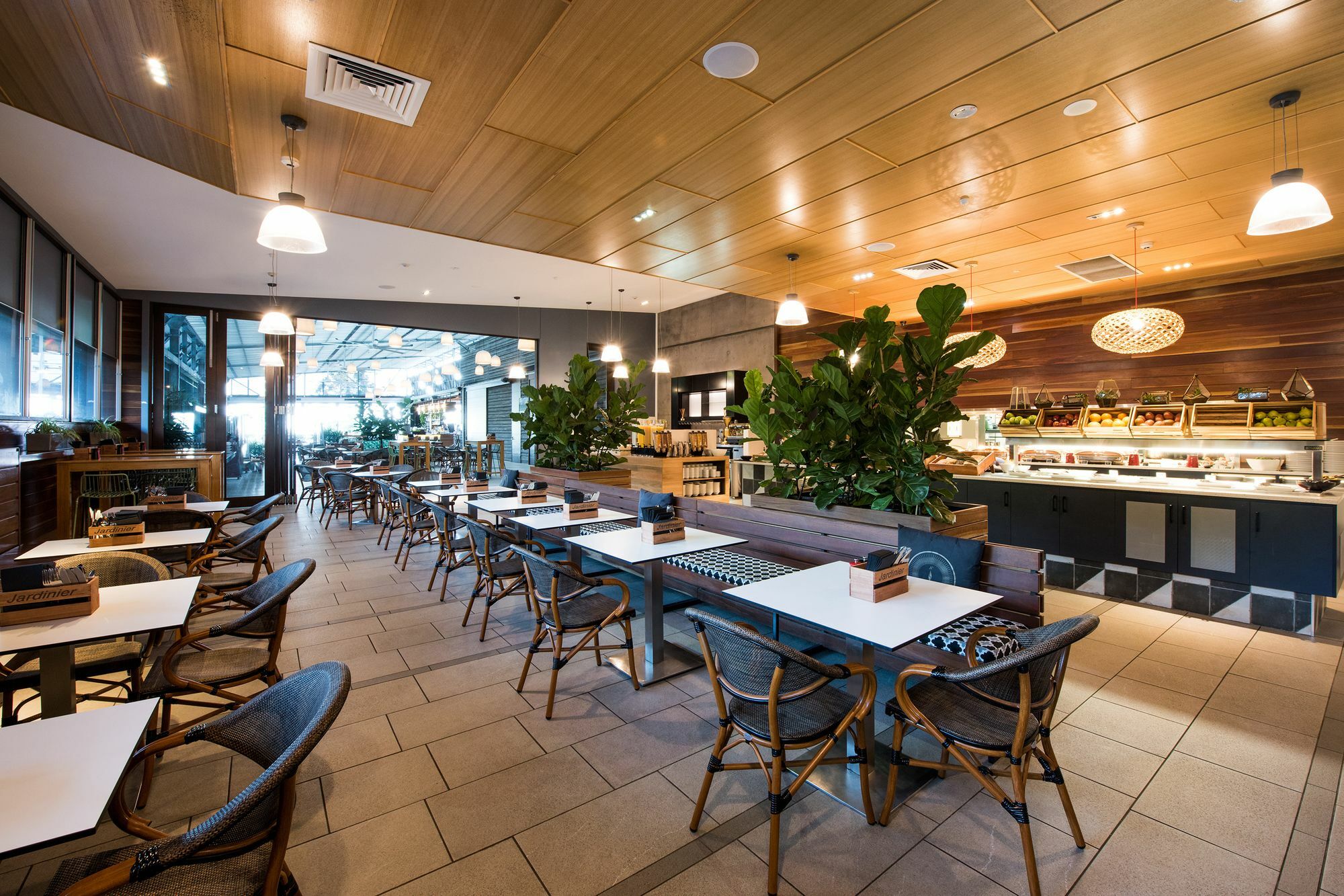 เปปเปอร์ นูซา รีสอร์ตแอนด์วิลลา Hotel นูซาเฮดส์ ภายนอก รูปภาพ The interior of the restaurant