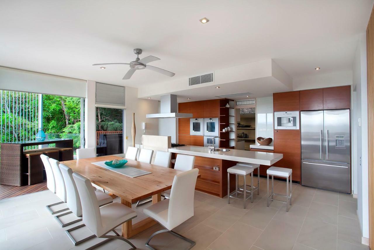 เปปเปอร์ นูซา รีสอร์ตแอนด์วิลลา Hotel นูซาเฮดส์ ภายนอก รูปภาพ A modern kitchen